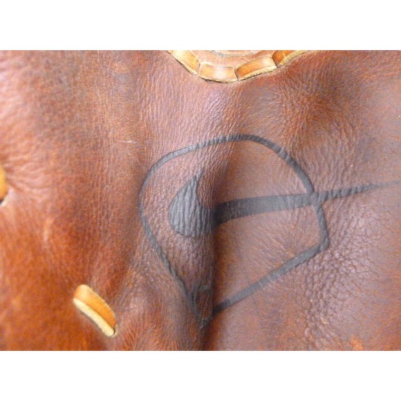 Nike‎ Diamond Ready Show Series - Full Size Catchers Mitt - Right Hand Throw - Picture 6 of 16